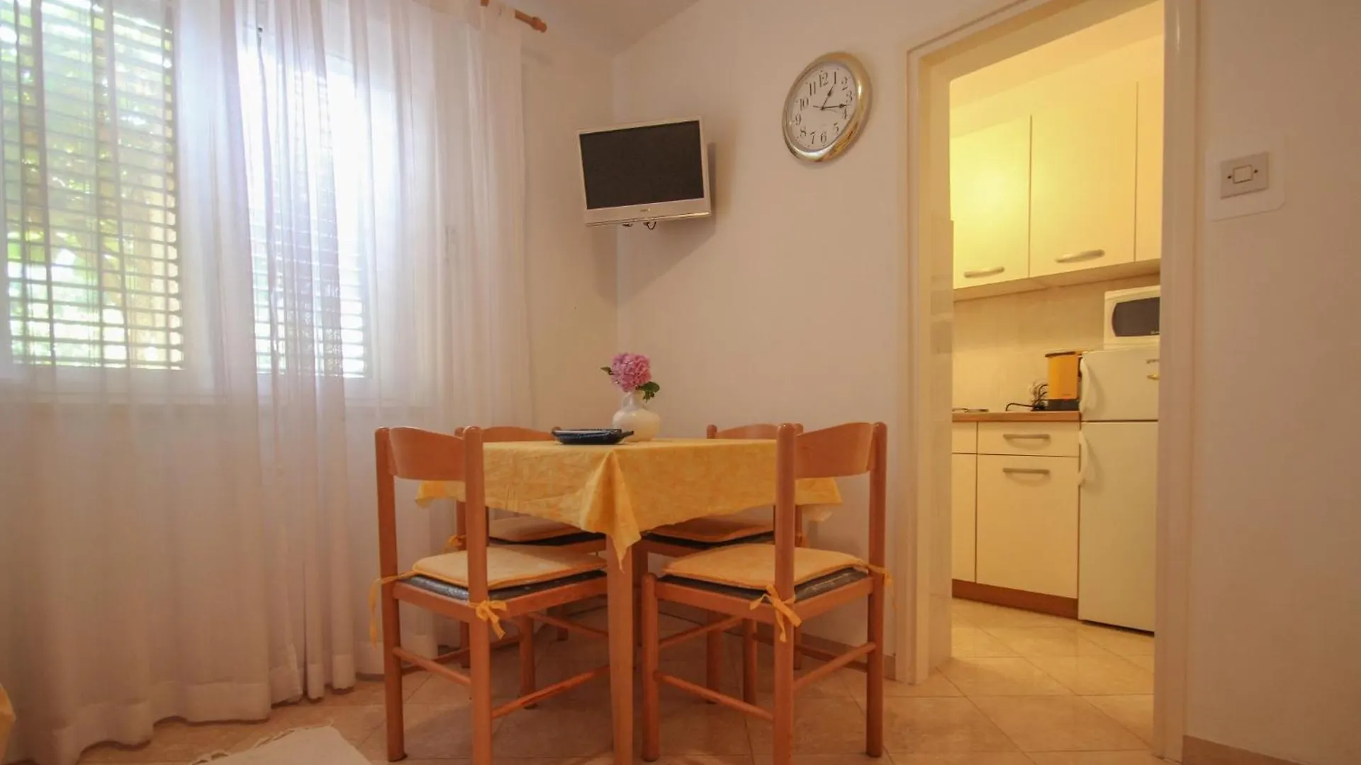 Martinis Yellow Novigrad Istria Apartmán
